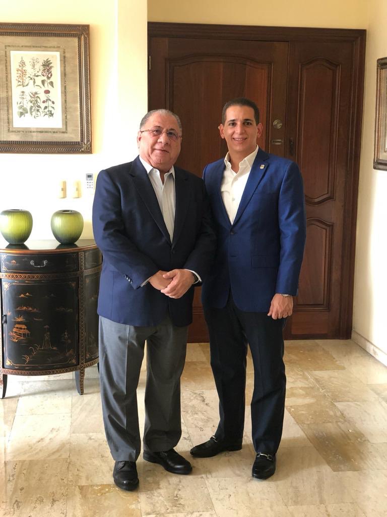 VictorFadulL's tweet photo. Feliz cumpleaños papi @monchifadul, en este nuevo año de vida pido que Dios te conceda salud, abundancia y prosperidad. Eres y serás mi ejemplo a seguir siempre. ¡Te amo! 🎉🎊🎈🎂🎁 https://t.co/ie73rOc90o
