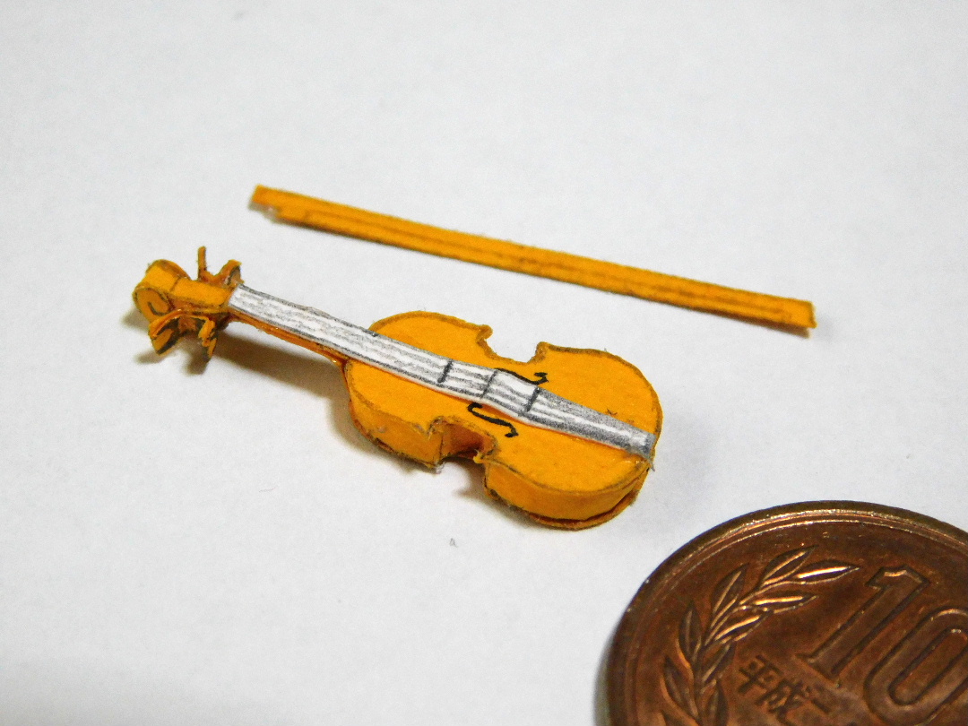 えのころ工房 ホームズとワトスンlineスタンプ販売中 ホームズのバイオリンの原型が出来あがりました バイオリンケースまで作っていたのでビックリしました 金太郎が作っています ペーパー街221b ペーパークラフト