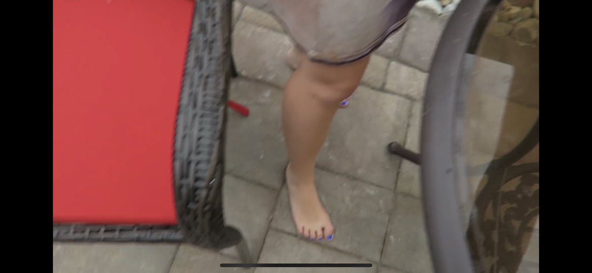 FeetLizzy's tweet photo. I love her toes 😍 https://t.co/CIUda1pPw2