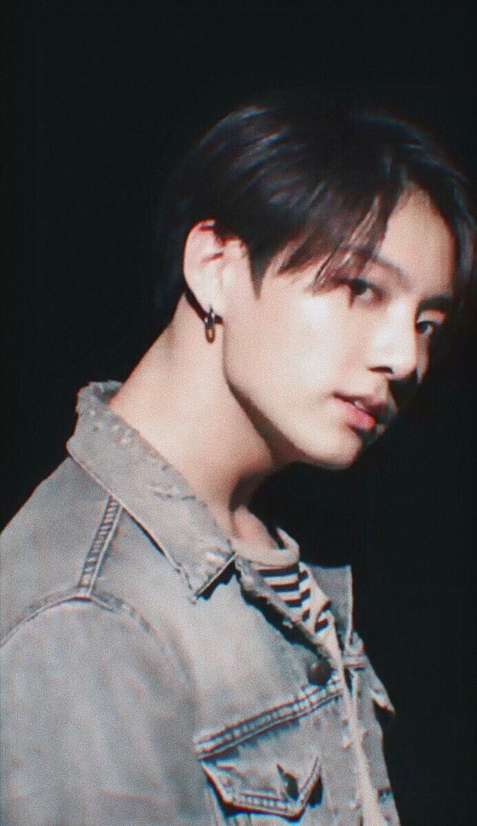 Jungkook& #39;s jawline - a much needed thread