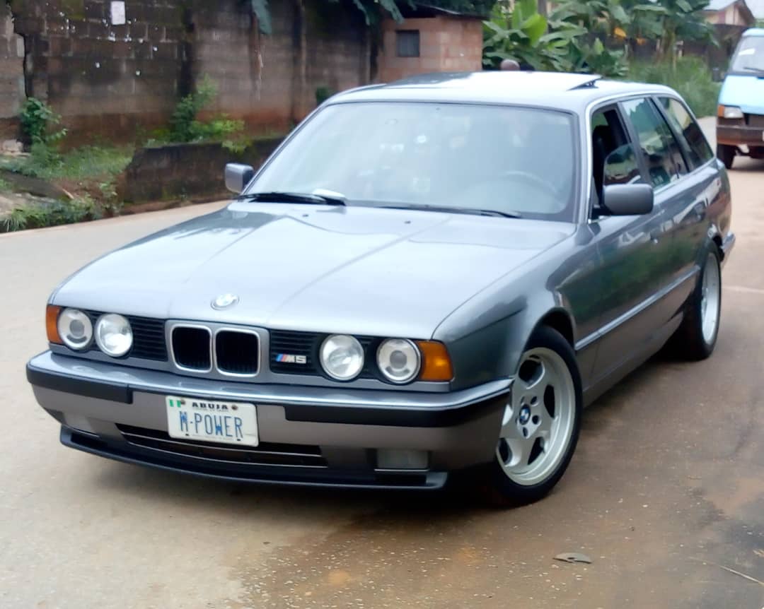 Since we are talking about vintage cars & restoration projects today, let's talk about some examples in Nigeria and how some of them will easily fetch as much as $40,000 - $70,000 (N15m - N30m)I'll also tell you how you can get them, restore & sell highThreadKindly RT