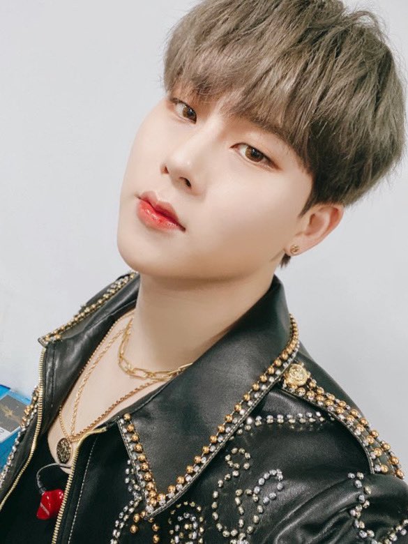 OfficialMONSTAX's tweet photo. [#주헌] 몬베베 쇼케이스 잘 봤나요??? 
이제 시작이닷 모두 힘내자🙏🏻
#몬스타엑스 #FANTASIA https://t.co/Zdx3jzyGpW