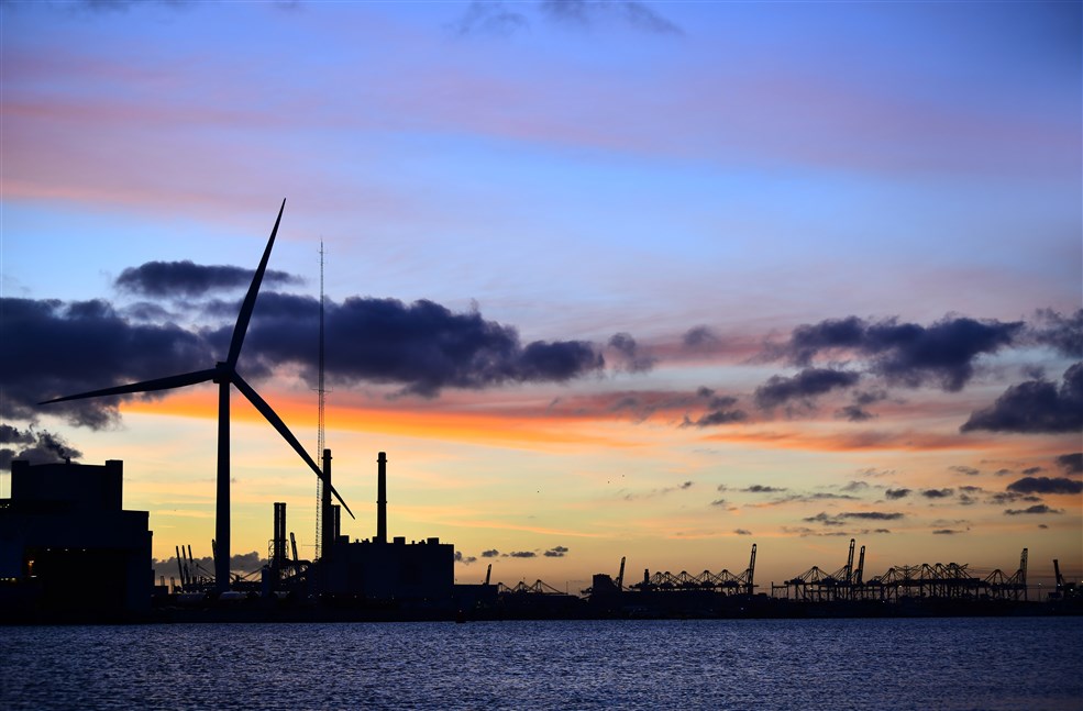 gevernova_jobs's tweet photo. Selected as preferred wind turbine supplier for 4.8 GW of future #offshorewind projects, GE's Haliade-X will be able to power more than 5 million households in the UK and the US #offshorewindweek #HaliadeX #renewableenergy https://t.co/Qlr79tgG31