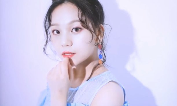 these are some of the most beautiful photos of umji i’ve seen so i’ll post them all   @GFRDofficial  #GFRIEND  #UMJI  #여자친구  #엄지