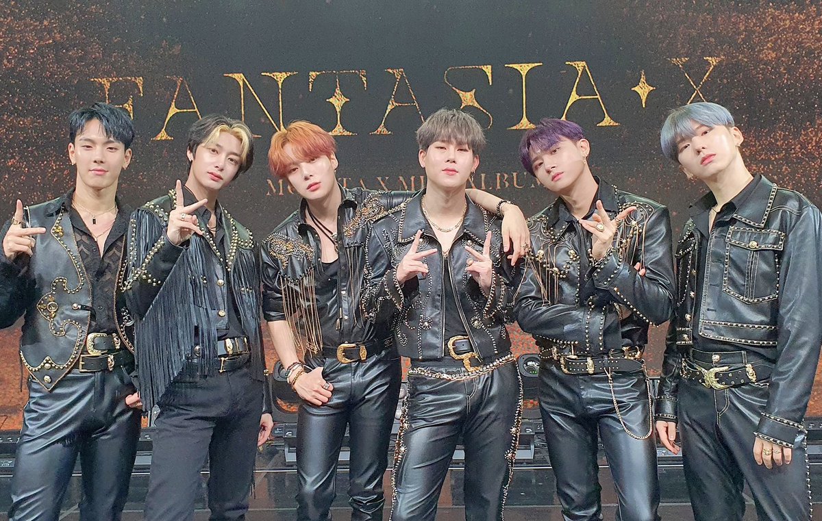 [#MONSTA_X]
200526 #몬스타엑스 
COMEBACK SHOWCASE 완료

#FANTASIA 활동의 첫 단추!
행복한 하루를 보내게 해준 #몬베베 
너무 고맙고, 이번 활동도
함께 행복한 추억 만들어요 ❤️

✨
#MONSTAX
#FANTASIA_X #FANTASIA
#MONSTAX_FANTASIA
#몬스타엑스_판타지아