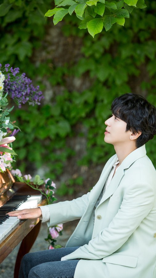 coffeecaramello's tweet photo. 정용화 (JUNG YONG HWA) – ‘너, 나, 우리 (Feat. 이준, 윤두준 of 하이라이트, 광희)’
Recording Making: https://t.co/nAqKiAIXJK
VLive: https://t.co/7txTYlOeoH
Vogue TV: https://t.co/lDHy5WDp6m
#정용화 #JUNGYONGHWA #화답프로젝트 #REPLYPROJECT #너_나_우리 #Wouldyoumarryme #우쥬메리미 https://t.co/eQoR1xVBWx