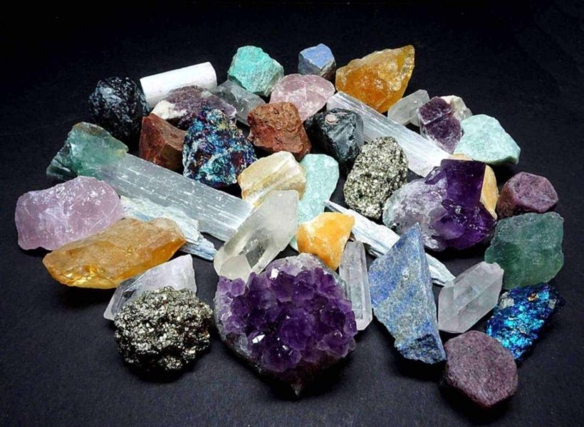 15. In addition to its well-known deposits of gold, diamonds and bauxite, Guyana’s mineral heritage includes occurrences of industrial minerals such as kaolin, silica sand, soapstone, kyanite, feldspar, mica, ilmenite, columbite-tantalite, and manganese.