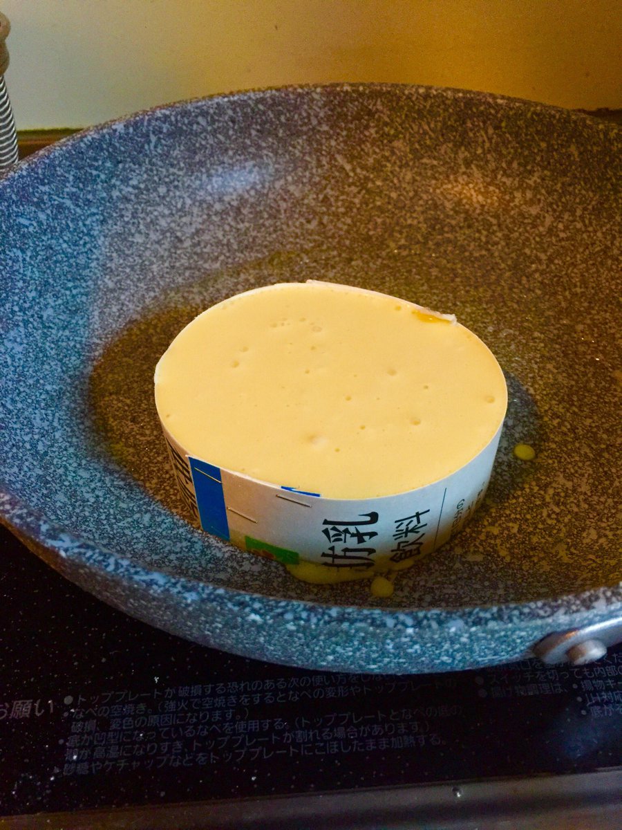 すんすん 牛乳パックの型に なみなみとホットケーキの液を注ぐ