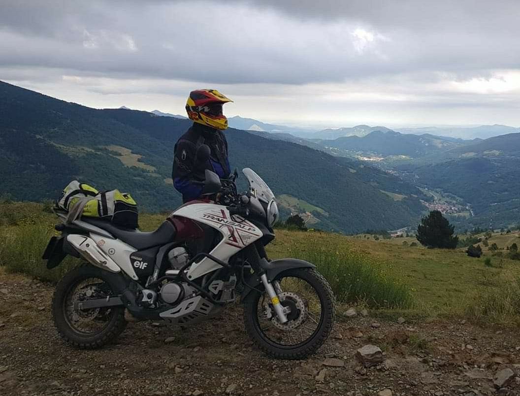 DameRueda's tweet photo. Nuestro oyente Pablo Caldera, nos lleva de la mano y repasa las mejores opciones #Trail de segunda mano por menos de 2000€. Además, no se corta a la hora de describirnos cuales son los pros y los contras de cada una de ellas. #podcast #motos #offroad 

https://t.co/jQnSicMAA0 https://t.co/BSx81OOHHK