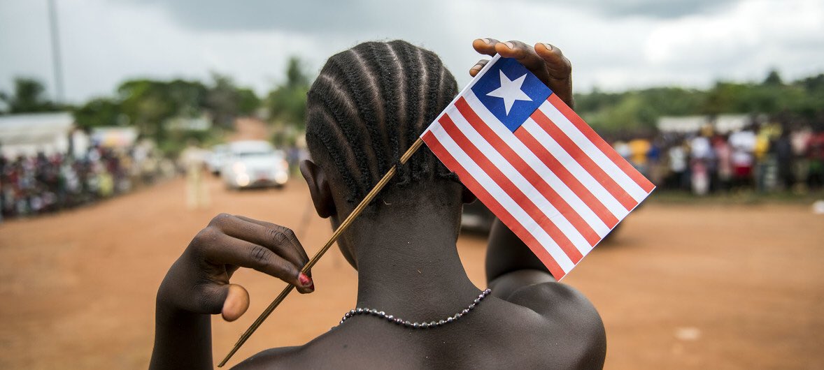 Tout commence en 1999, au Libéria (le pays de George Weah). C’est aussi le pays d’origine de Debeah et Victoria Davies, les parents d’Alphonso qui naîtra un an plus tard.