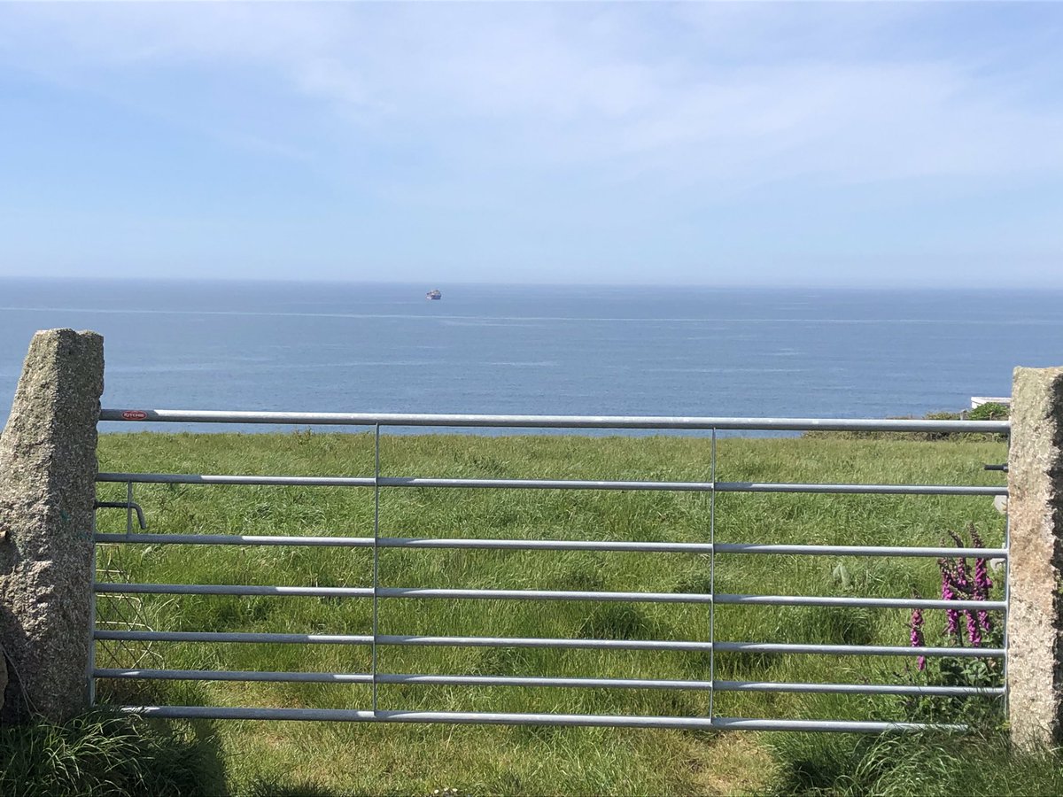 JackiHicks's tweet photo. Peaceful walk today 🙂 #farfromthemaddingcrowd #dailyexercisewalk #lovecornwall 💙 @SWCornwallNT https://t.co/bs4dHwlsm6