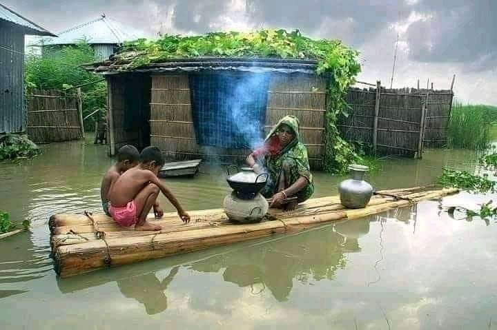 These are the heart wrenching pictures of cyclone affected ppl. A mother's love to her children even in disaster is very emotional.

We're trying our best to help them. You can also join us in this cause as no amount is big or small. 

indiazakat.com/campaign/152/c…