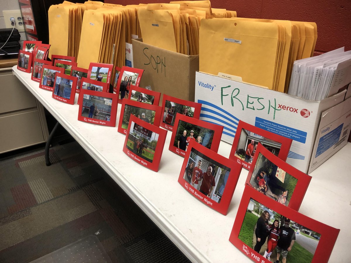 YHSAthletics115's tweet photo. Day 1 of student pick up/returns is underway &amp; we are excited to handout awards to athletes! Student-athletes remember to have school issued uniforms bagged and labeled with your name when you drop off! #GoFoxes https://t.co/waWmUaHagX