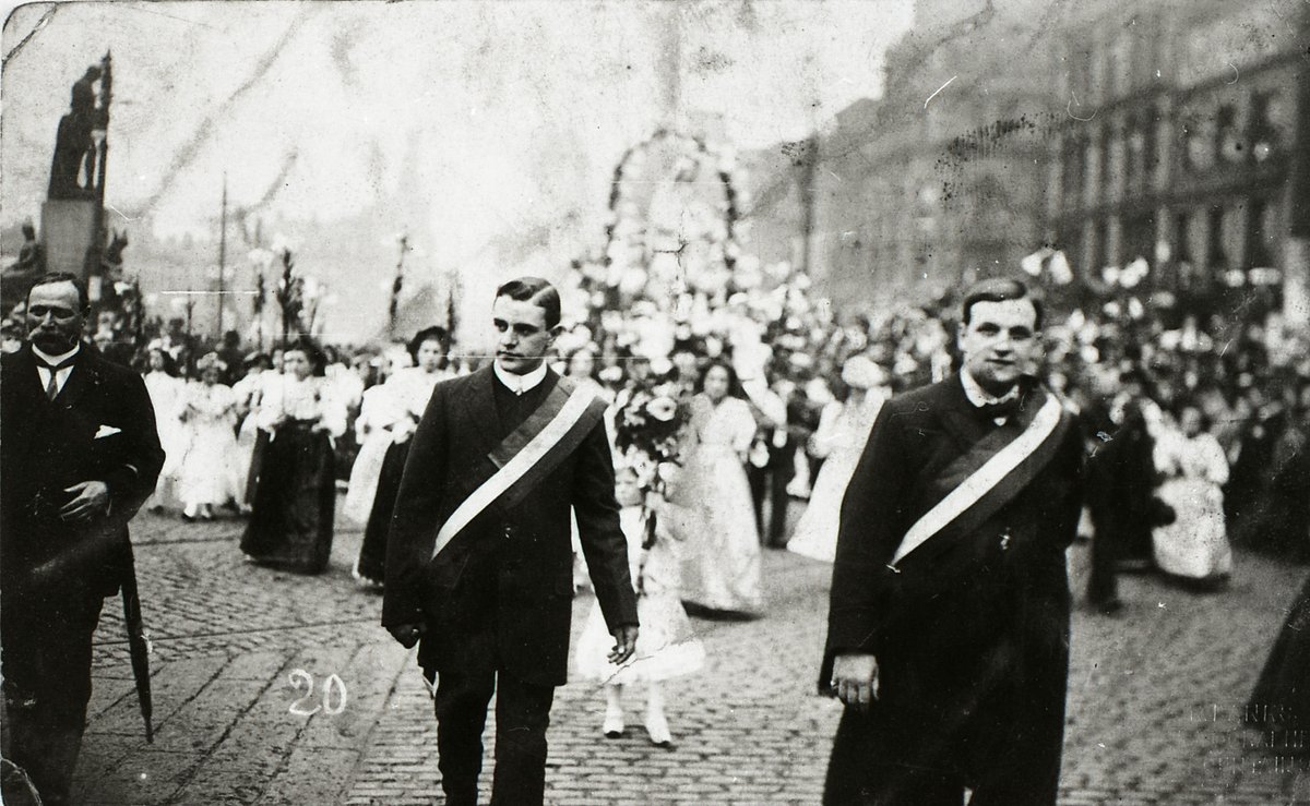 MancLibraries's tweet photo. The Italian Community Friday Whit Walks, Albert Raffo. c1890 - Memories: "I remember digging the pitch from the cracks in the road when it was hot, dressed in best white walking dress." What are your memories of the Whit Walks? 
#ArchivesPlusMemorybox #LocalHistory20 https://t.co/EqxfZ2jyOf