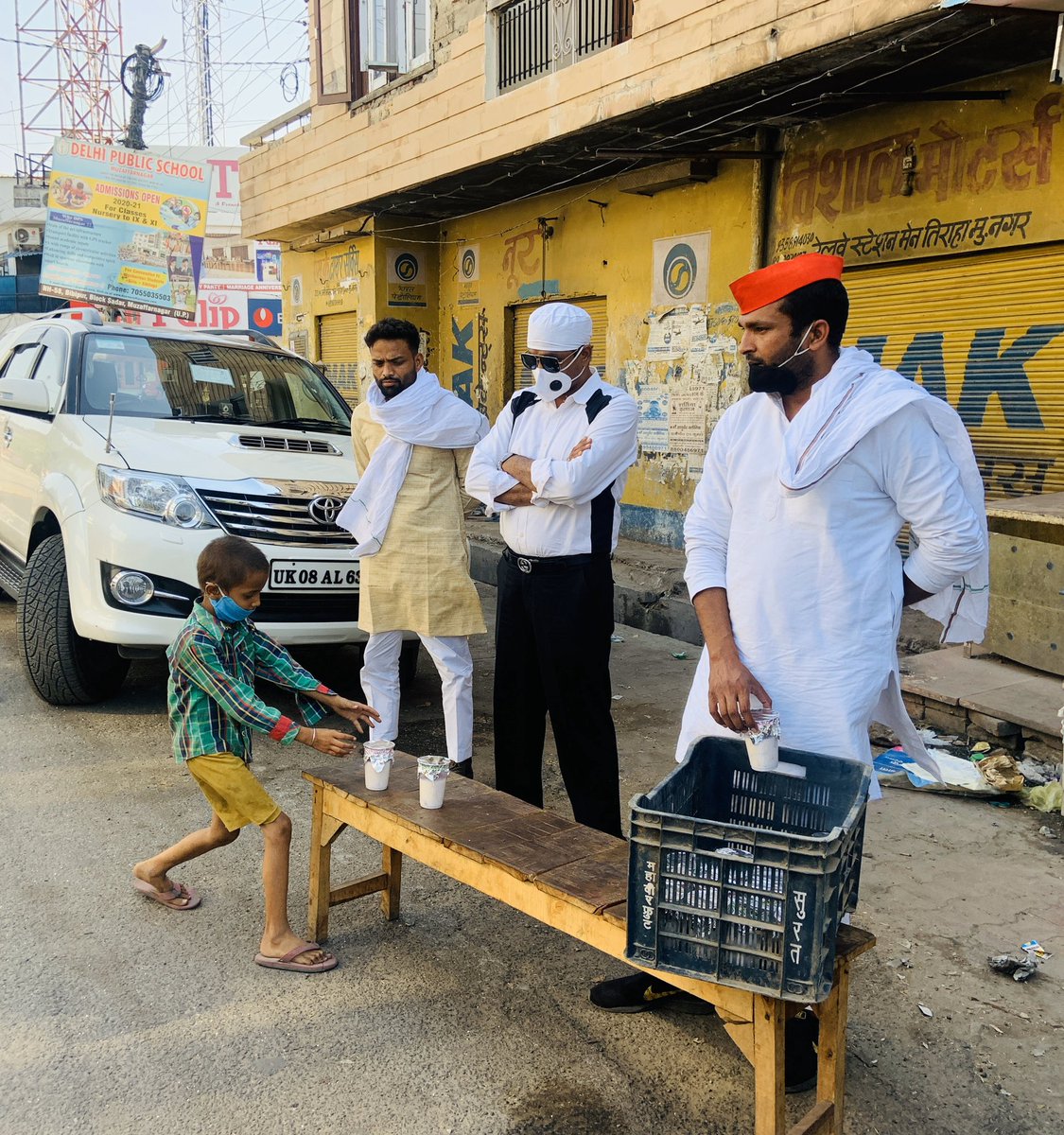 ShamsherMalikSM's tweet photo. जिन्हें पता होती है क़ीमत रोटी की
वो बच्चे ज़िद नही करते खिलौने की..

बच्चों की ईद.......
#मुज़फ़्फ़रनगर  #ईद  #कोरोनाकाल 
@yadavakhilesh @samajwadiparty @MediaCellSP @BrajeshYadavSP @SantoshYadavMLC @sparvindgiri @zeeshan_iyc @Aditiyadav52500 https://t.co/v6vfmyFcOn