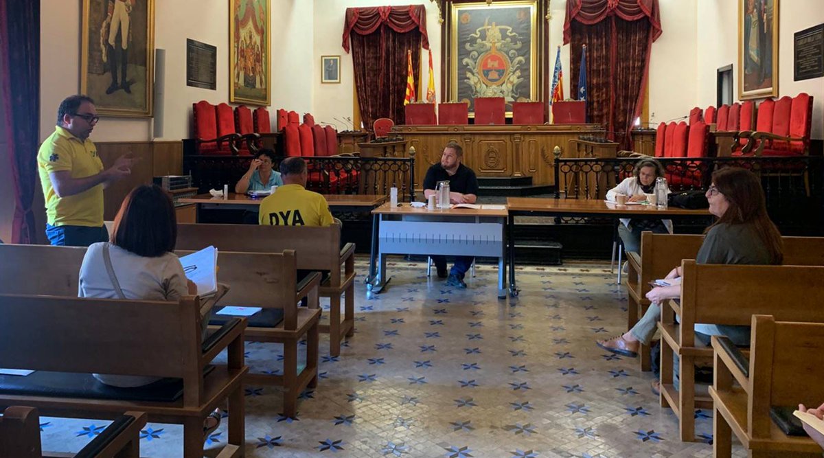 El albergue de El Toscar se prepara  la desescalada. Así lo ha comunicado el concejal de Derechos Sociales, Mariano Valera, esta mañana en la reunión que ha mantenido con los responsables de DYA, Cáritas, Obra Mercedaria y la Policía Local estoeselche.com/noticia.php?id…