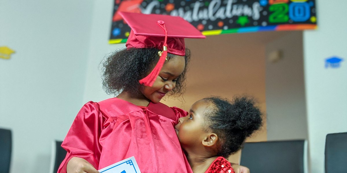 LaGuardiaCross's tweet photo. SOMEBODY'S MOVING OUT THIS WEEEEEEEEEEEEEEEKKKKKKKK!!! #preschoolgraduate https://t.co/wqld66iJh0