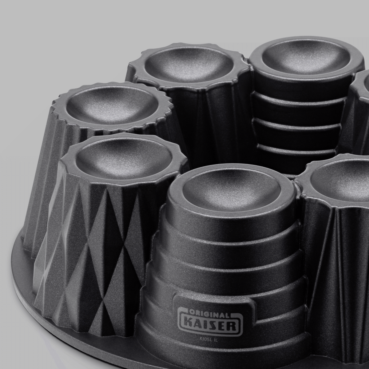 R_S_W_design's tweet photo. Our second baking dish for WMF Kaiser. A wreath of little cakes that can be decorated deliciously. Enjoy baking!
#happybaking #creativebaking #cakemould #bakingmould #bakingdish #bakingpan #bakinginspiration #kaiserbackform #cakedecoration #backen #backenmachtglücklich #backform https://t.co/CsrHnumqMP