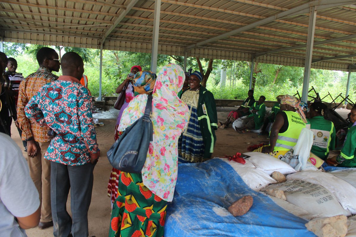 PGreenBuilders's tweet photo. 4-Stakeholders of Ouagadougou and Tamale visiting a composting site managed by the women's association Wend Benedo 

#wastemanagement
 #wasterecycling
 #wasterepurposing
#sanfo.s@wascal.org https://t.co/1JX7FjWMOB