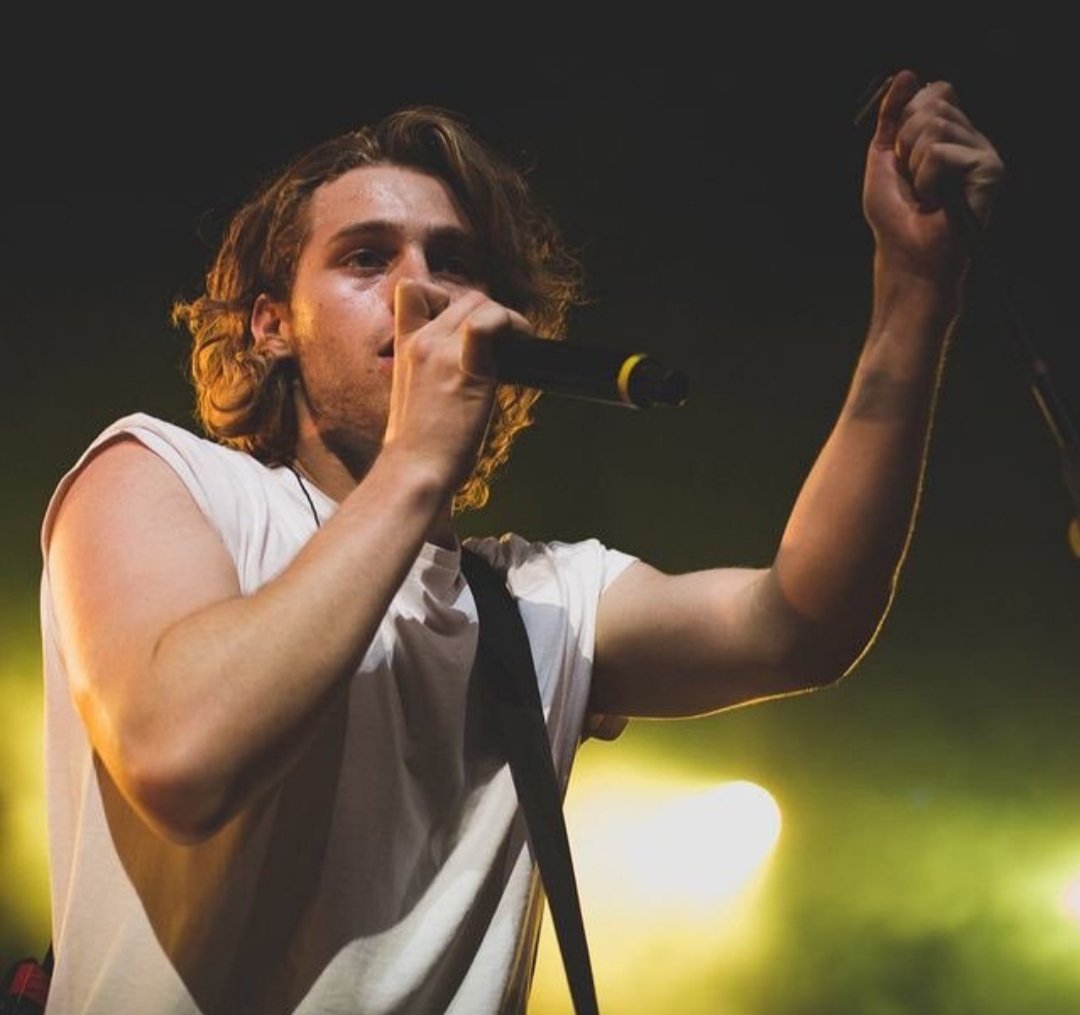 luke hemmings during the myt tour, a very necessary thread