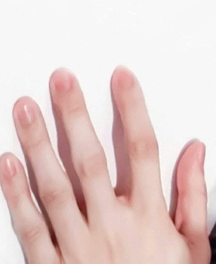 winmpics's tweet photo. win metawin has the prettiest hands https://t.co/35NjMpNZoE