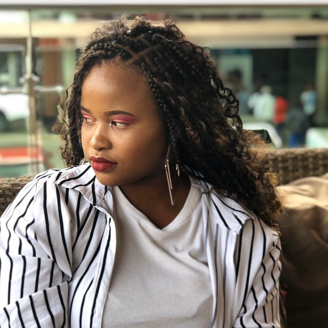 StyleCupid2's tweet photo. Hey gorgies😘😊
We taking bookings from June 10th now. These are goddess braids going for P400😉. You need 6 scales of 1 million braid or 3 scales of the movie star braid to get this look.
Do book a slot early to before we get fully booked 🙂
#PlugalertBW
#PushaBw
#GirlatalkBW https://t.co/qUceEPYfJE