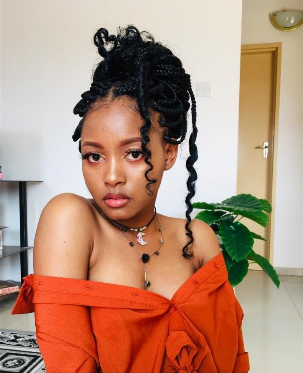 StyleCupid2's tweet photo. Hey gorgies😘😊
We taking bookings from June 10th now. These are goddess braids going for P400😉. You need 6 scales of 1 million braid or 3 scales of the movie star braid to get this look.
Do book a slot early to before we get fully booked 🙂
#PlugalertBW
#PushaBw
#GirlatalkBW https://t.co/qUceEPYfJE