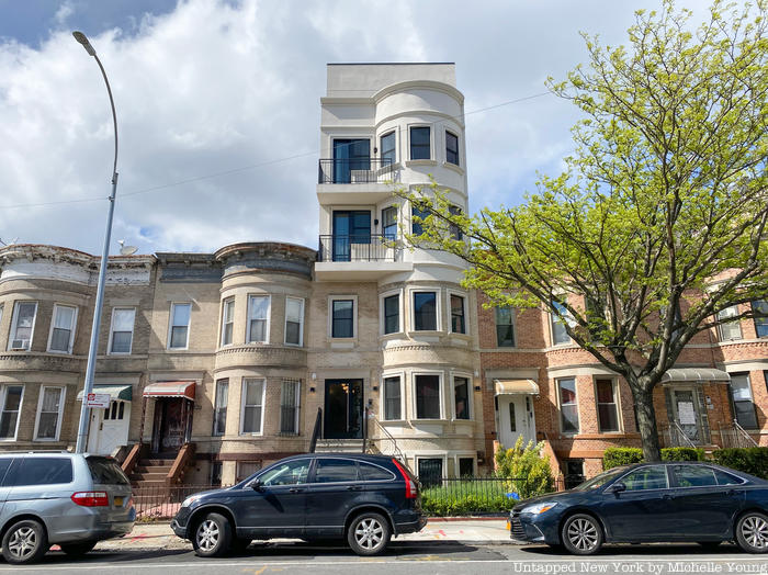 UntappedNY's tweet photo. This is…odd. Read more about what we’re calling “hyper contextual” building extensions popping up: https://t.co/4ur6kKUxry https://t.co/5JE9AP4MbA