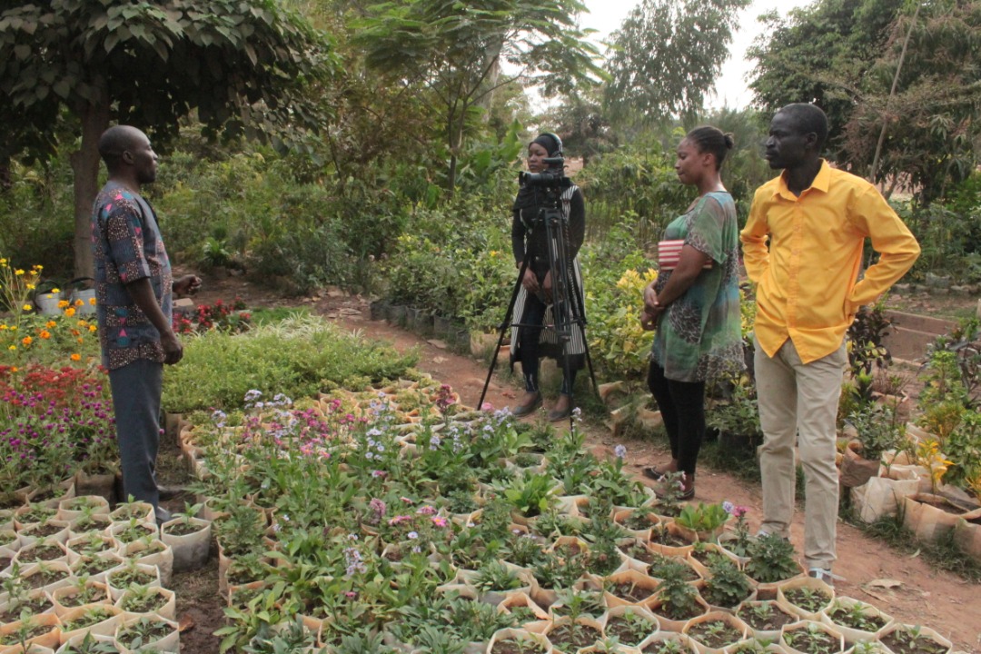 PGreenBuilders's tweet photo. 8-Stakeholders of Ouagadougou interacting with stakeholders of Tamale, including plant nurseries owners at the experimental site of tree nurseries in the city of Ouagadougou
#wastemanagement
#wasterecycling
#wasterepurposing
#sanfo.s@wascal.org https://t.co/od4YON202P