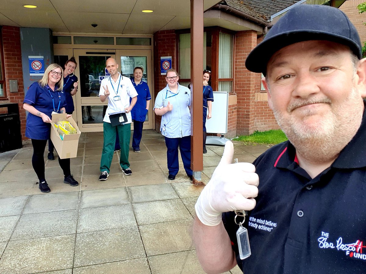 StevePrescott1's tweet image. Massive thank you to @candyuk19 &amp;amp; @JDGraphics00 and their partners for agreeing to help out @SPFCHARITY with @EcclestonArms #DriveIn deliveries and #EssentialItems great to have you on board #TeamPrecky #StayHomeSaveLives