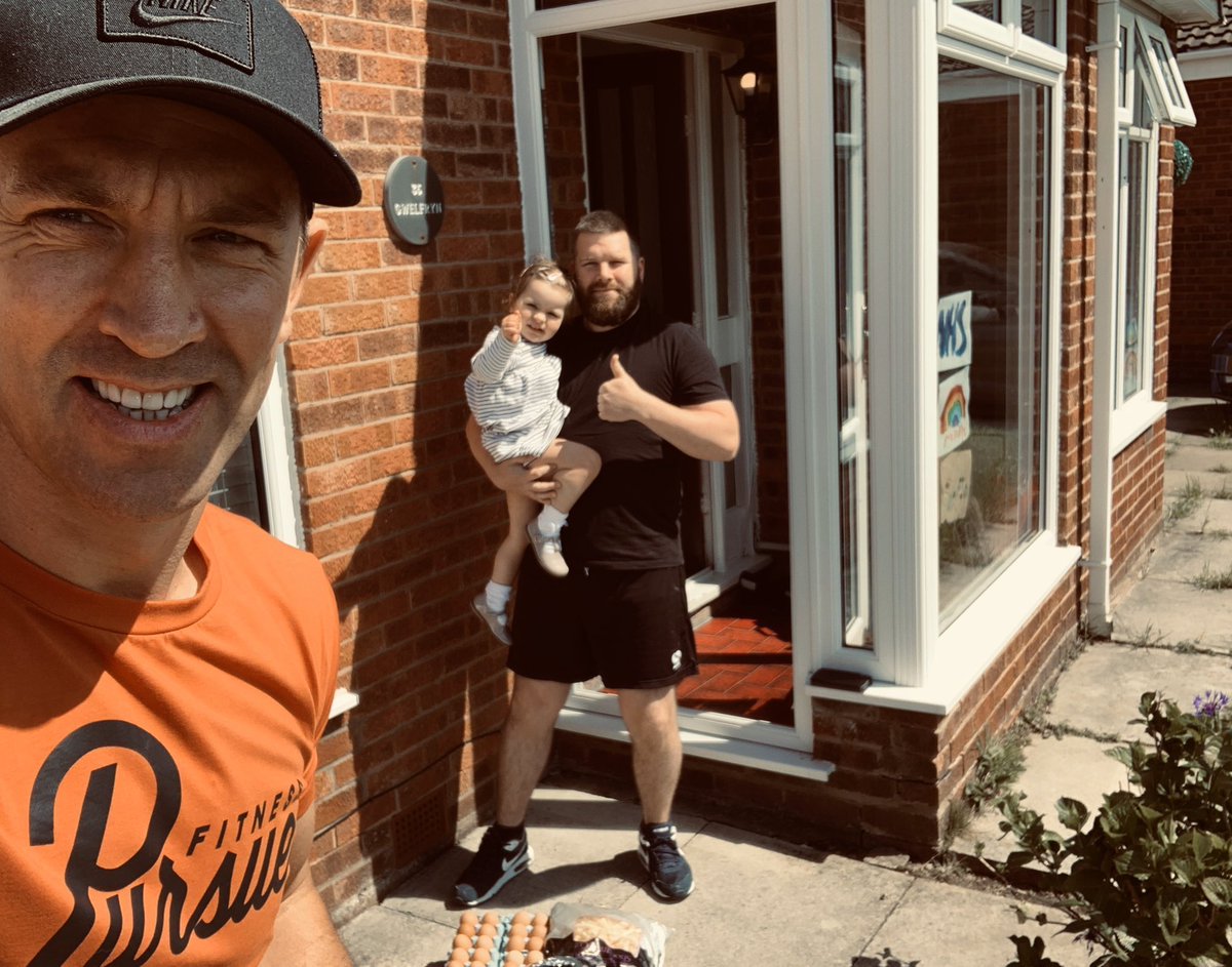 StevePrescott1's tweet image. Massive thank you to @candyuk19 &amp;amp; @JDGraphics00 and their partners for agreeing to help out @SPFCHARITY with @EcclestonArms #DriveIn deliveries and #EssentialItems great to have you on board #TeamPrecky #StayHomeSaveLives