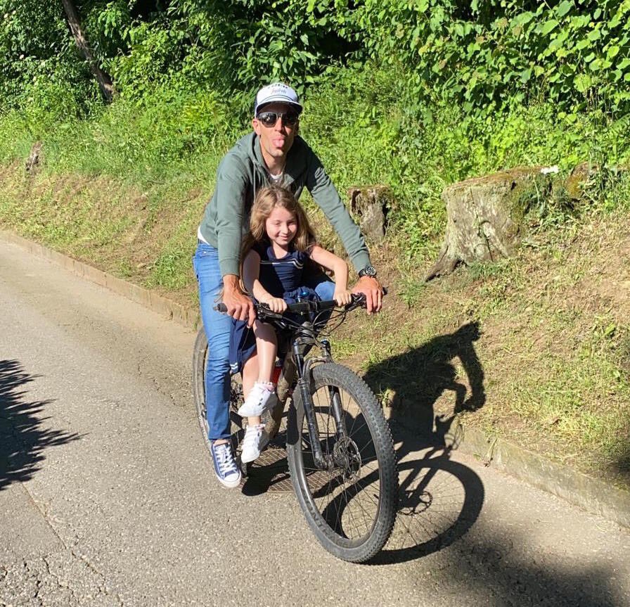 vincenzonibali's tweet photo. For years, in May, I was climbing the mountains of @giroditalia fighting for the Maglia Rosa. Now, for reasons of force majeure, I can enjoy these beautiful days with my family. Of course, I won’t give up my bike. Trust me and do as we do: leave your car at home and #GoByBike 🚲 https://t.co/Gj1MTlOCOe