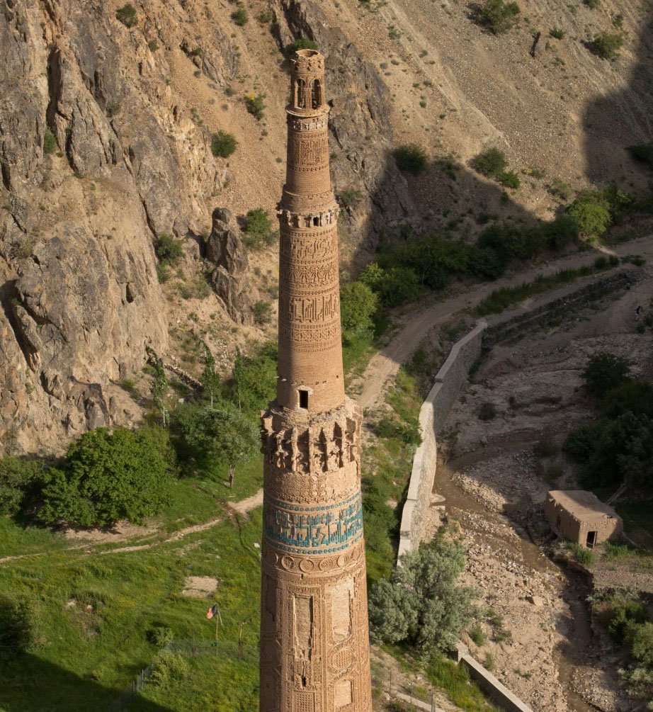 FikrExcerpts's tweet photo. Mineret of Jam, central Afghanistan

Built in 1190, it was hidden for almost 800 years, it was rediscovered in 1957.

Built by the Ghurid sultan Ghiyath ad-Din Muhammad (1163-1203).

Outstanding example of brick construction. 65m in height, second tallest brick mineret in world. https://t.co/JHKpA7OgoK