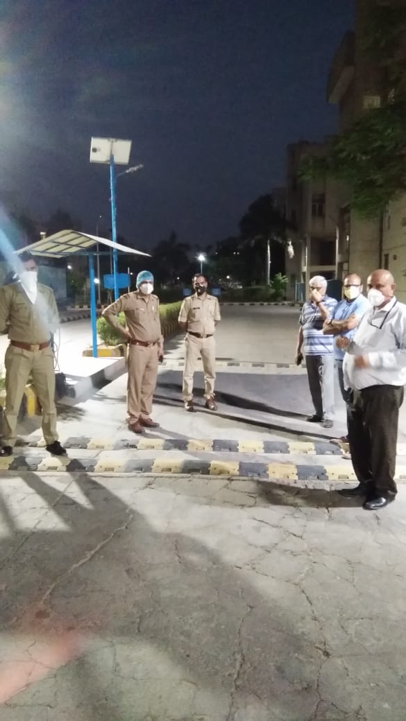 DeptGbn's tweet image. जलवायु विहार ग्रेटर नोएडा सेक्टर मजिस्ट्रेट कमल सिंह पुलिस चौकी प्रभारी श्री सुंदर सिंह 
Ensuring duty 24*7
Ensuring safety of citizen&apos;s
Pls cooperate you all gentleman&apos;s
@CP_Noida 
@dmgbnagar 
@cdogbnagar 
@diogbn