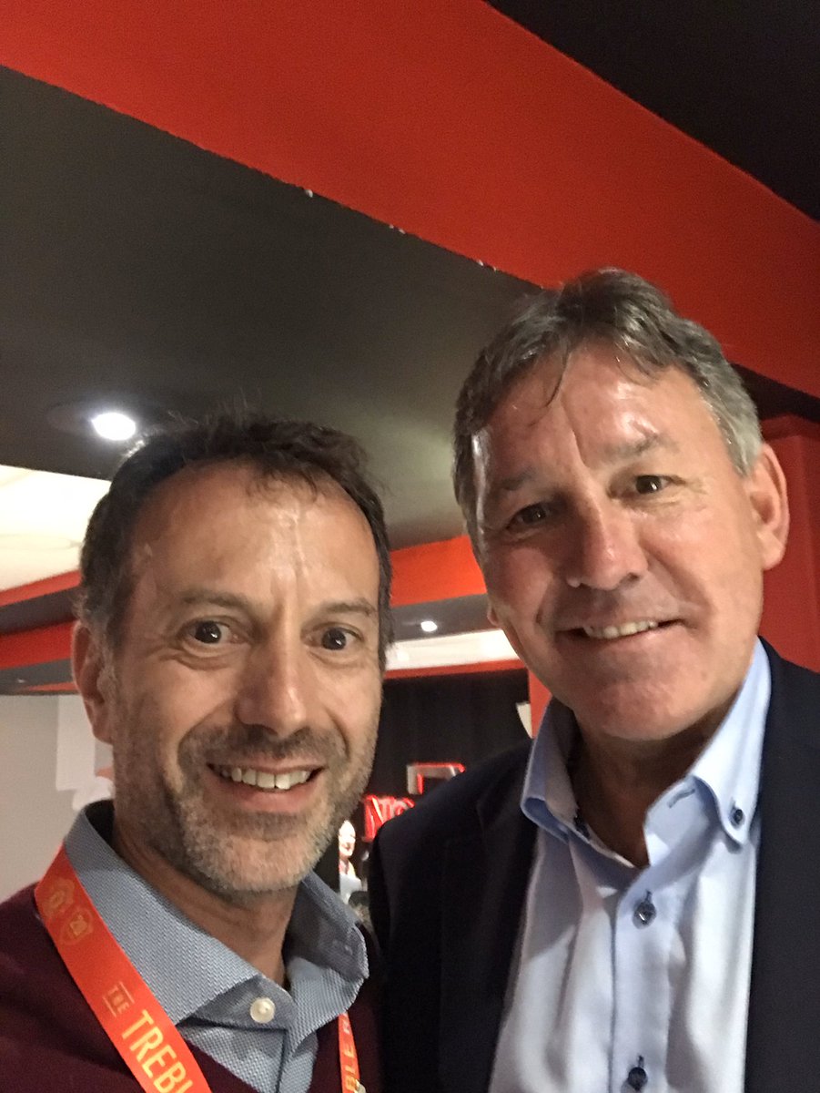 There were some great moments though and none better than this one. Last year I got the chance to meet Bryan Robson and all I could think of to say was what a special night that was. He'll always be in my all time United 11 /8