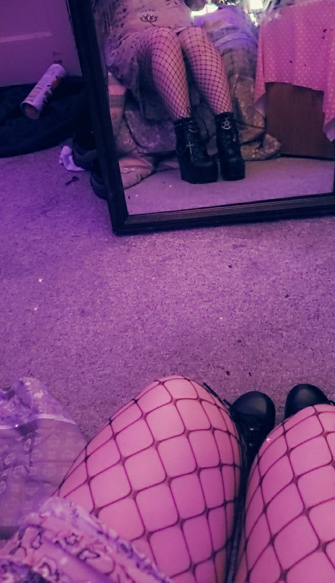 MeepSheep8's tweet photo. Got some new boots and fishnets today! #sexy #hit #boots #legs #fishnets #ass #thighs https://t.co/71kKdPcmNM