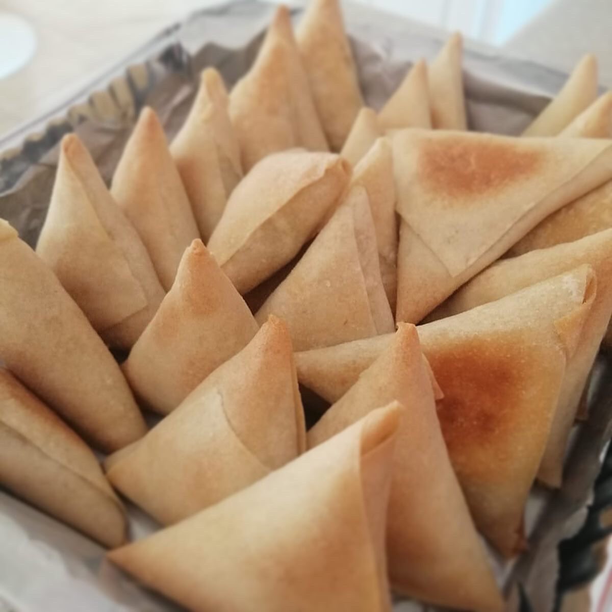 CateringRnb's tweet photo. Who doesn’t love Samosas🤷🏾♂️.We offer potato, chicken and also beef. Try them with our Tamarind Sauce. Have a look at our Appetizer Menu and place your order to rnbcateringtnt@gmail.com
#rnbcatering
#food
#foodforthesoul
#deliciousfood
#foodmadewithlove
#locallybased
#localcuisines https://t.co/T0UNepOnTd