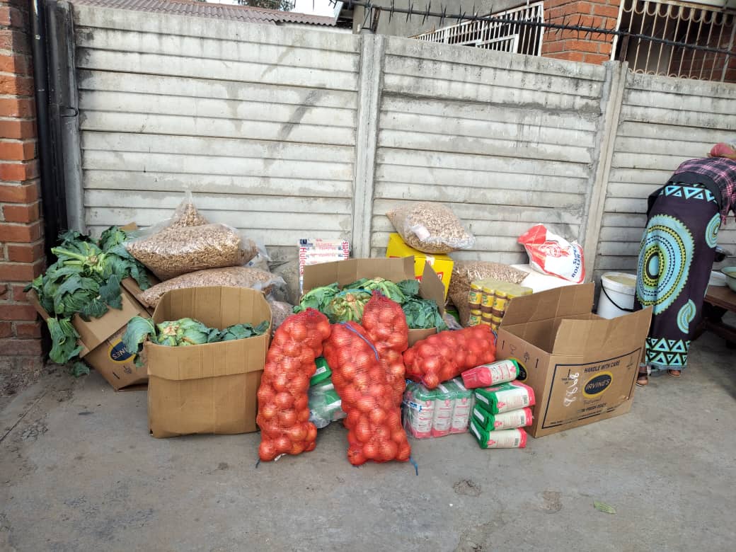 Semalho's tweet photo. Day 42!!

Porridge:660
Supper: 1449
We are thankful for the donations, voulnteers who came through and served @ButterphlyPhunk @gamuchete, Samuel and the Kuchengetana team.The support is beautifully humbling https://t.co/DESMmITwB3