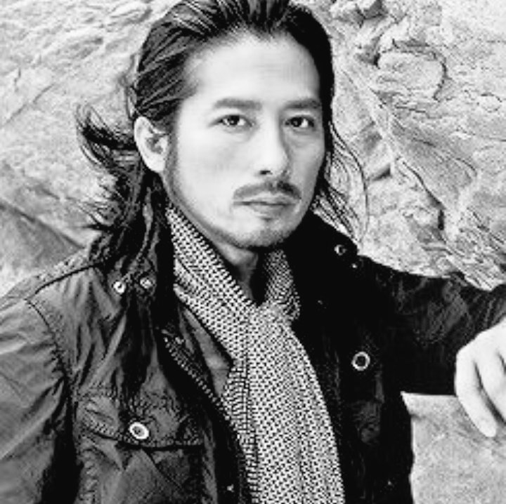 𝐒 𝐄  𝐁 𝐔 𝐒 𝐂 𝐀
╭┈─────── 
╰┈➤ nombre: -

        ๛ Raza: Vampira.
        ๛ Edad: 10 siglos (958 D.C)
1045 años vampíricos.
        ๛ Manada o Clan: Kyteler.
        ๛ Ocupación: Factótum.
        ๛ FC: Hiroyuki Sanada.

Para más información, MD.