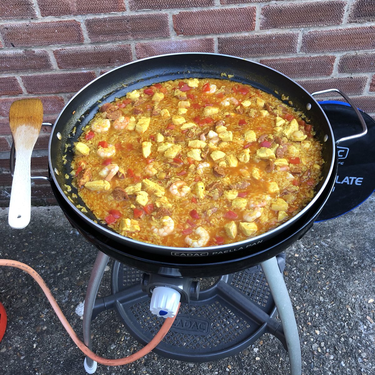 caravanchitchat's tweet photo. #cadaccooking tonight care of Mrs MCC!! π chicken, chorizo and king prawn Jambalaya https://t.co/aJvM9U9mmC