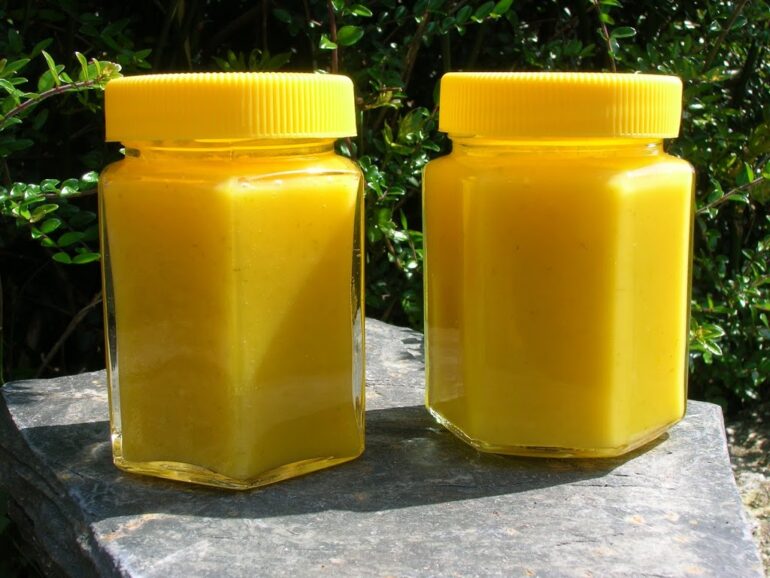 Choclette8's tweet photo. Smooth and rich with plenty of zing and zest and just a hint of ginger. Once you’ve made it, this ginger and lime curd may just become your go to fruit curd. Spread it on bread, pile it onto scones or fill your cakes with it. #RecipeOfTheDay #LimeCurd https://t.co/dI3Scu4bkb https://t.co/DleMZNMOko