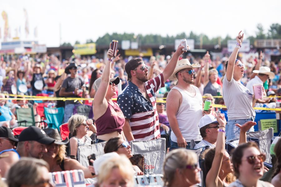 JUST IN: Oneida County allows  @Hodag Country Fest to go forward in July despite COVID-19 pandemic; event draws tens of thousands of country music fans to Rhinelander each year  https://www.wxpr.org/post/oneida-county-allows-hodag-country-fest-move-forward-despite-covid-19-risks#stream/0