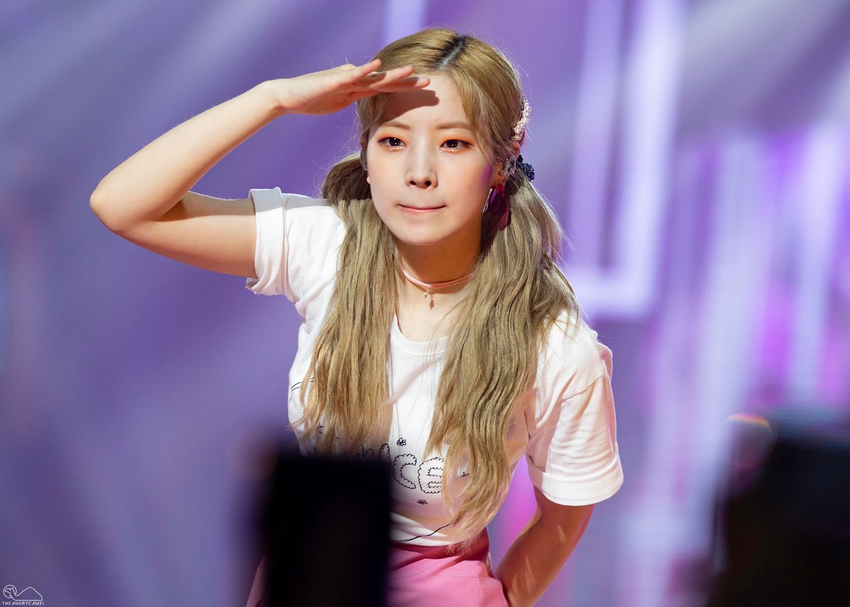 Dubu spotting her fansites and smiling at them is the best concept till date.   #HappyDAHYUNday   #DahyunBESTGIRL  @JYPETWICE