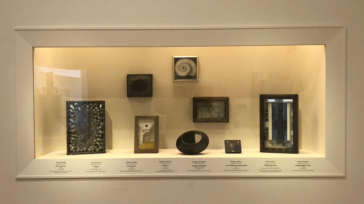 In this gallery, you can find art that was made throughout the 20th century, in the spirit of Dada and Neo-Dada. The works in the wall cases were made as early as 1928 and as late as 1988. Let’s start with the east wall case.