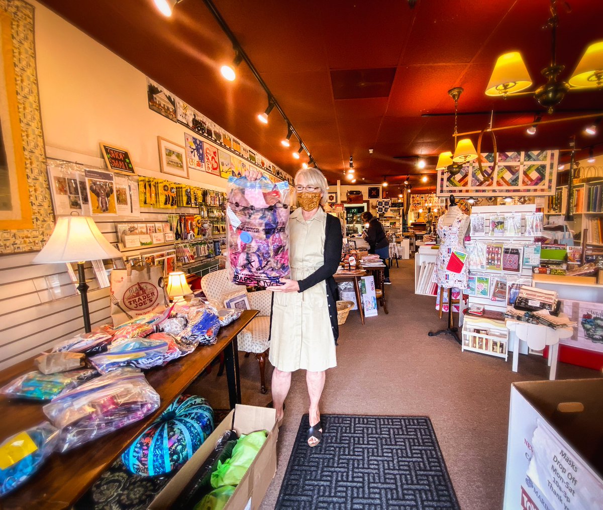waltgov's tweet photo. Many thanks to the Gathering Fabric Quilt Shop in #Woodinville for supporting the #WAmaskChallenge!
Not only did they donate much-needed elastic, needles & fabric for mask kits, they also donated almost 300 masks!
Thanks for helping us keep Washingtonians safe. #WeGotThisWA https://t.co/PvG9YbR3El