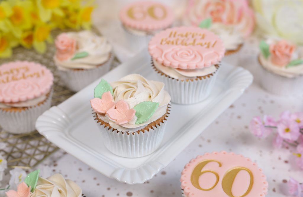 ThirzahSlater's tweet photo. I also made these pretty blush pink vintage inspired cupcakes with a floral theme for a 60th birthday #CupcakeHour @poppyscupcakes https://t.co/nHHz63fZQn