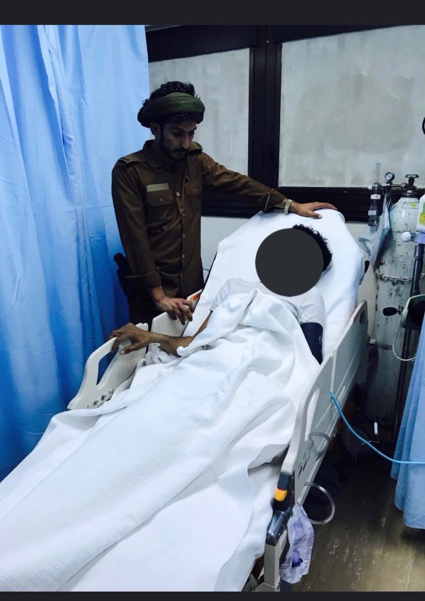 طريقة الوايلي في أنقاذ تائه الصحراء علمتنا مايلي ..

1-ضرورة تصوير مثل هذه الحالات حتى تتجنب العقوبات إذا توفى الشخص .
2-تقطير الماء حتى لا تُصاب الكلية بتلف.
3-الإنسانية.
4-التأني لحل كل مشكلة بهدوء .
يستحق التكريم كثر الله من امثالة .
 #منقذ_تايه_الربع_الخالي