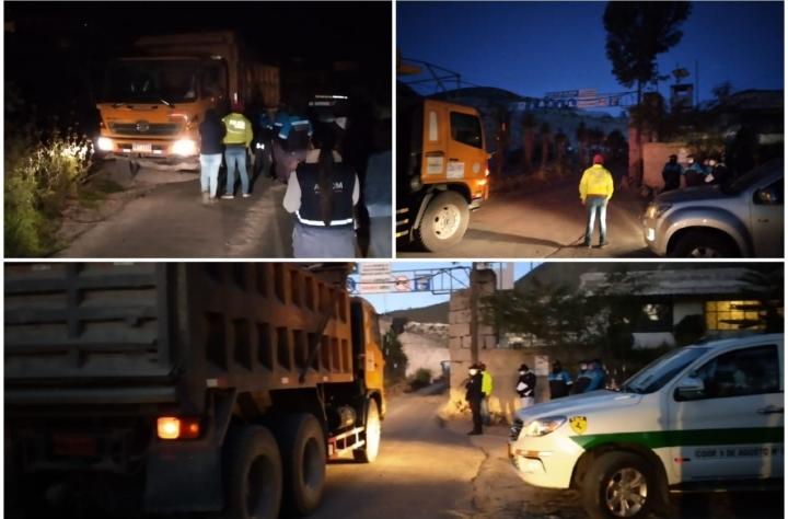 PoliciaEcuador's tweet photo. A fin de identificar estructuras de minería ilegal, en el norte de #UIO, se realizó una inspección conjunta con personal de @ControlMinero y @MunicipioQuito, a canteras dedicadas a la explotación de materiales áridos y pétreos
#DirPolicíaJudicial, #UIDM
#TrabajamosPorTuSeguridad https://t.co/1Mxv8asfpN