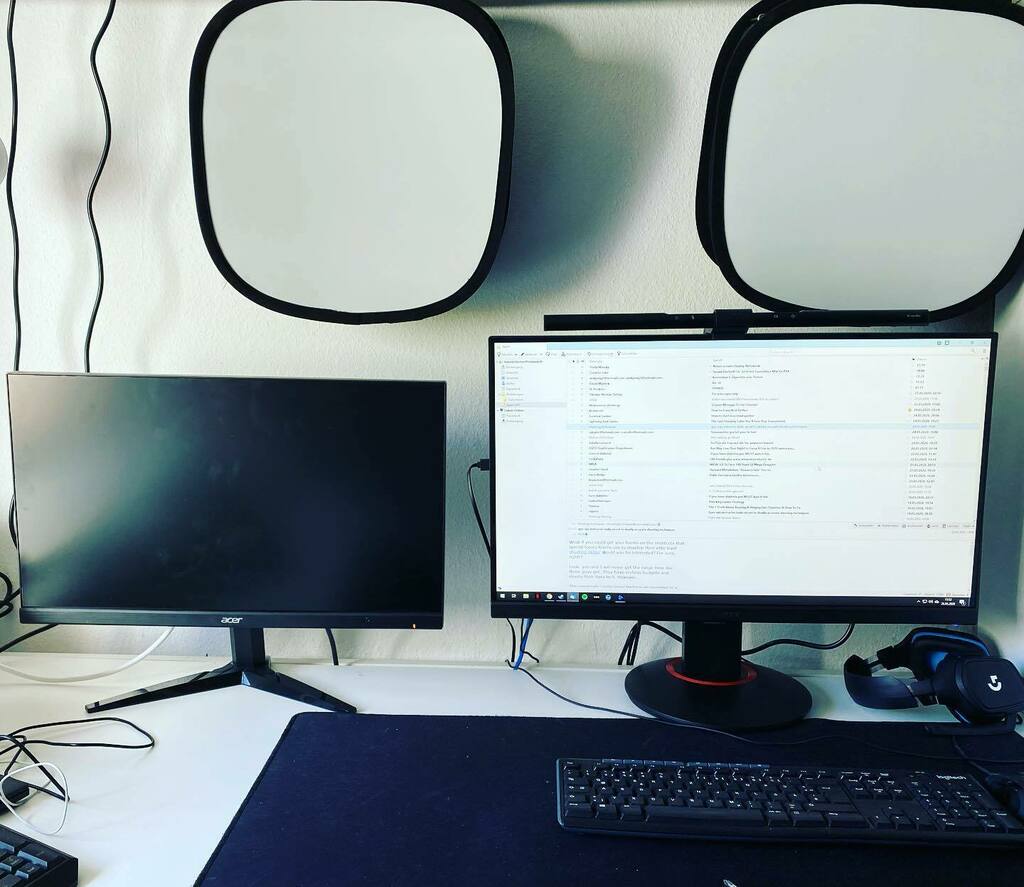 oberbula's tweet photo. 27 Zoll ist doch irgendwie viel größer als 24 Zoll. 144 Hz sind schon krass, aber jetzt muss ich erstmal die Kopfschmerzen verarbeiten. 😷

#acer #gamingmonitor #144hz #monitor #gaming #desk #desksetup #benqscreenbar  #instatech #igtech #technology #n… https://t.co/BfxtkJPqZO https://t.co/ssKgfxeU5j