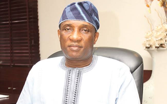LagosWaste's tweet photo. Mr Tunji Bello said the present administration has been able to reduce indiscriminate waste disposal by residents to an appreciable level and will not relent in performing its responsibilities of maintaining flood-free, clean and hygienic environment in @followlasg @jidesanwoolu https://t.co/tIQiiLTps9